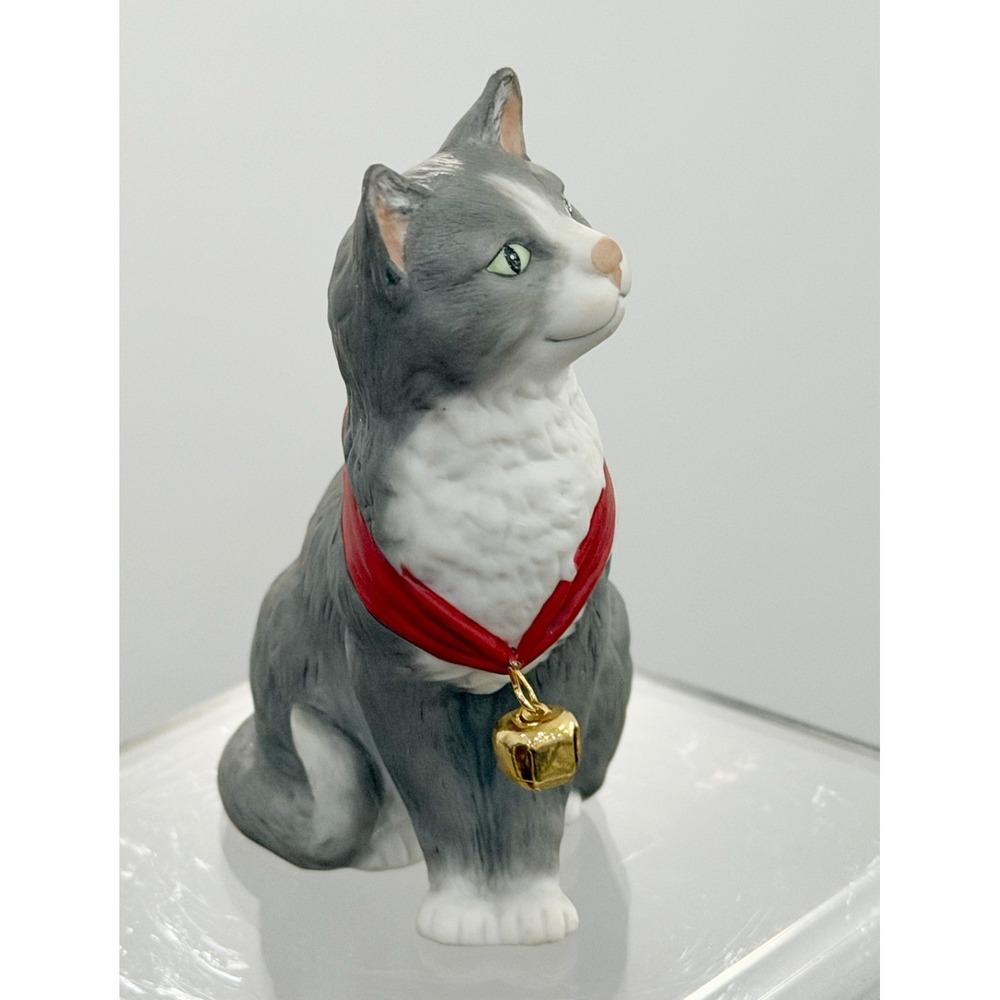 Cat Ornament Porcelain 1989 Noelle Hallmark Keepsake Collector's Club 3.75" Tall - Picture 4 of 7